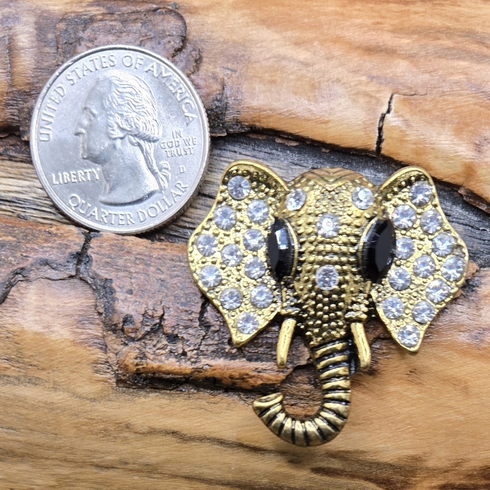 🌞 Elephant Brooch Gold Tone with Glass Crystal Eyes & Embedded Clear Crystals - Picture 3 of 4